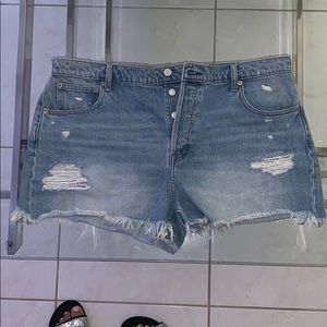 GAP DISTRESSED  JEAN SHORTS 3”